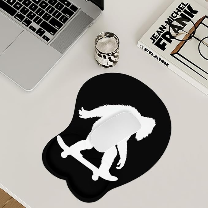Bigfoot Skateboarding Sasquatch 0